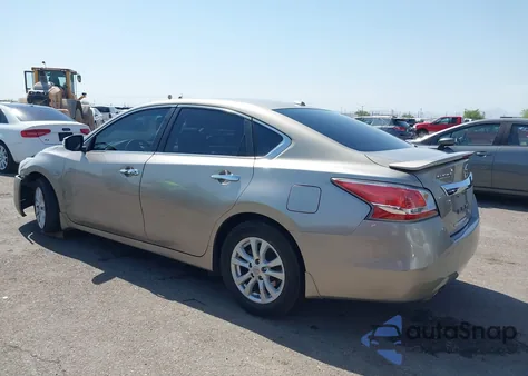 2015 Nissan Altima 2.5 S z USA, uszkodzony, nr VIN 1N4AL3AP9FC156673
